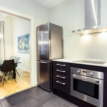 Apartment Bright And Modern 4bedroom With Terrace In Ramblas P2 Barcelona