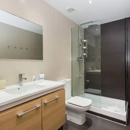 Bright And Modern 4bedroom With Terrace In Ramblas P2 Apartment